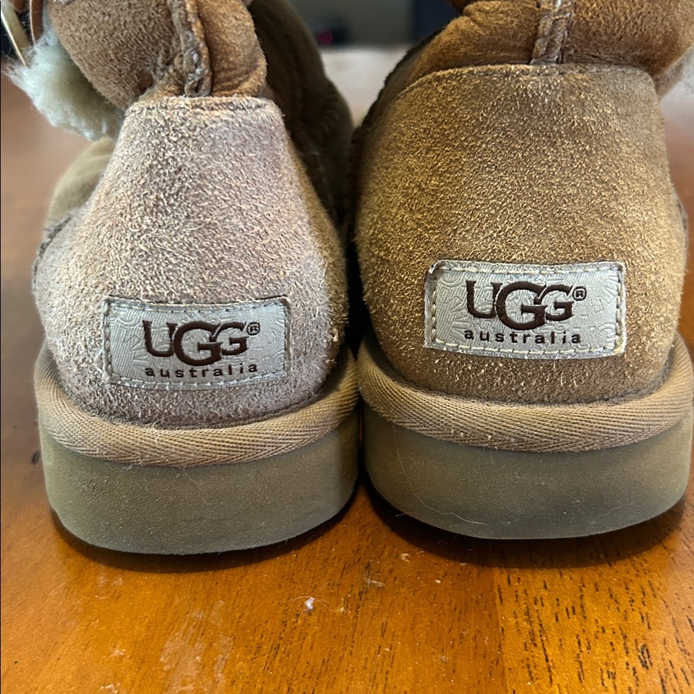 UGG Bailey Button Triplet in Chestnut - Size 7 - Picture 9 of 11